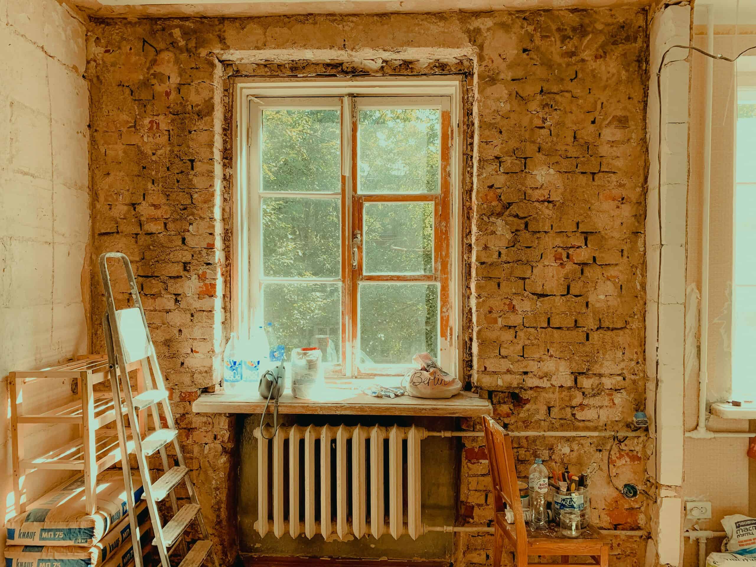 Chantier de rénovation énergétique dans une maison ancienne : MaPrimeRénov' 2026