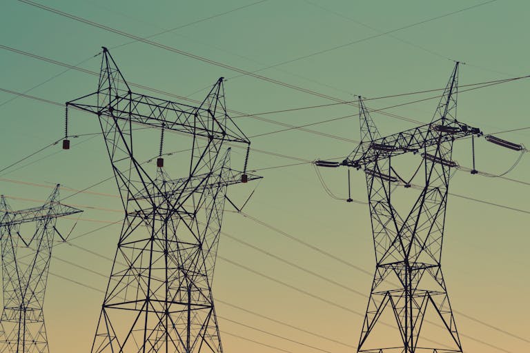 Réseau électrique français : pylônes de transport à haute tension